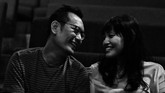 Seperti yang dialami seorang relawan bernama Kiki (kiri). Ia menemui cintanya pada sosok penyandang tuna netra bernama Alen (kanan) melalui kegiatan 'blind date cinema' tersebut. (ANTARA FOTO/Rivan Awal Lingga/18)