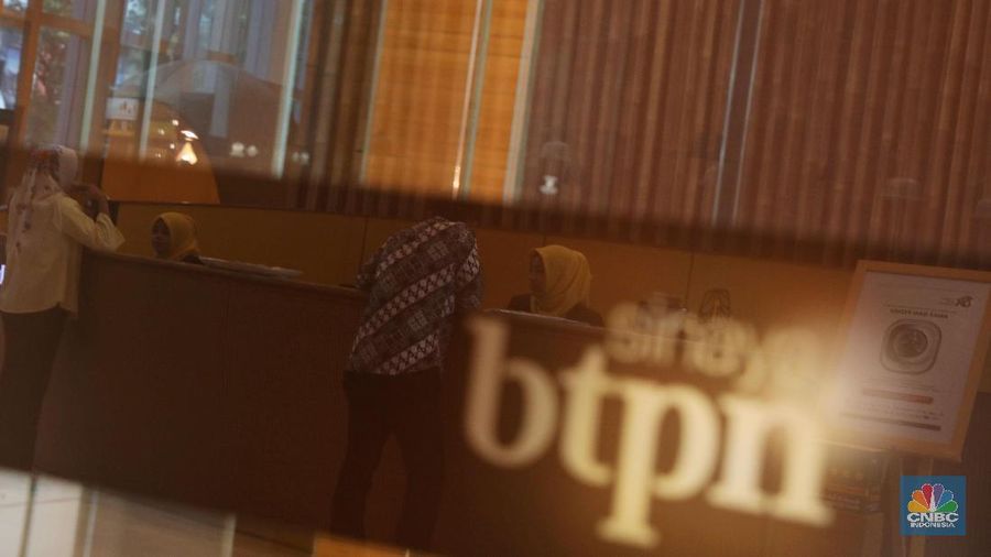 Aktifitas suasana pegawai Bank BTPN di kantor pusat Menara BTPN, Jakarta, Rabu (31/1/2018). PT Bank Tabungan Pensiun Tbk (BTPN) dan PT Bank Sumitomo Mitsui Indonesia (SMBCI) akan segera merger. Dampak dari merger ini tidak akan merubah komposisi pemegang saham.