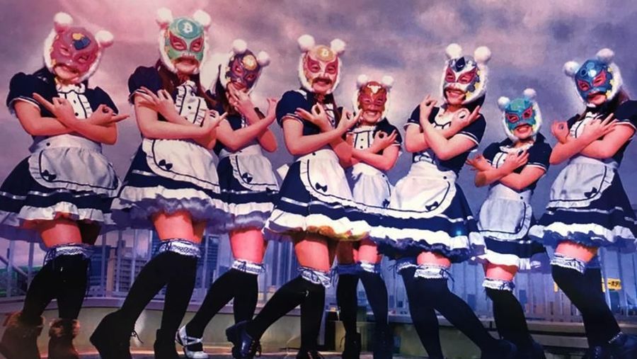 Tiba-tiba pula, bulan ini ada debut dari grup band yang bertemakan mata uang digital layaknya Bitcoin. Namanya Virtual Currency Girls!