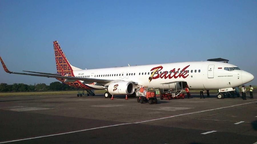 Pesawat Batik Air dengan nomor penerbangan ID 6548 rute Soekarno Hatta- Bandara El Tari, Kupang, NTT mendarat darurat.