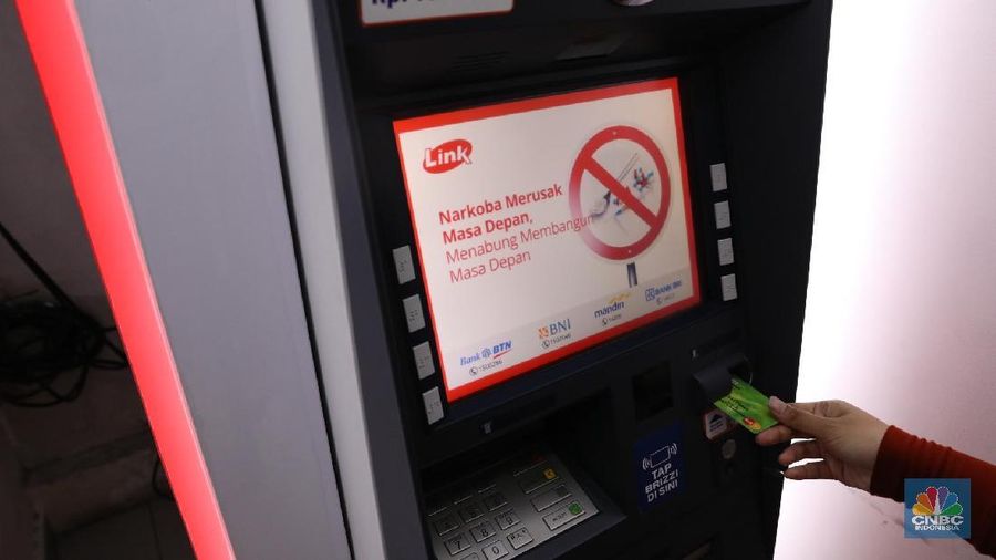 Ilustrasi Penarikan Uang di ATM. ²©²ÊÍøÕ¾/Muhammad Sabki
