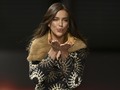 Irina Shayk Mejeng di Catwalk usai Putus dari Bradley Cooper