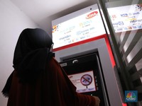 Warga RI Makin Melek Kelola Duit, OJK Beberkan Data Paling Baru