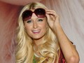 Paris Hilton Tetap Semringah Usai Berpisah dari Chris Zylka