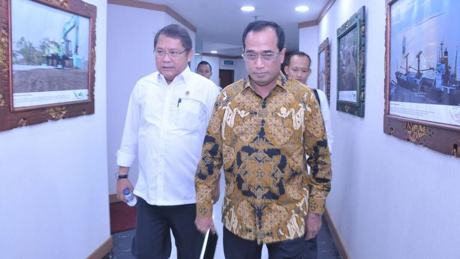 Menteri Perhubungan Budi Karya Sumadi mencopot secara langsung Direktur Teknik Lion Air.
