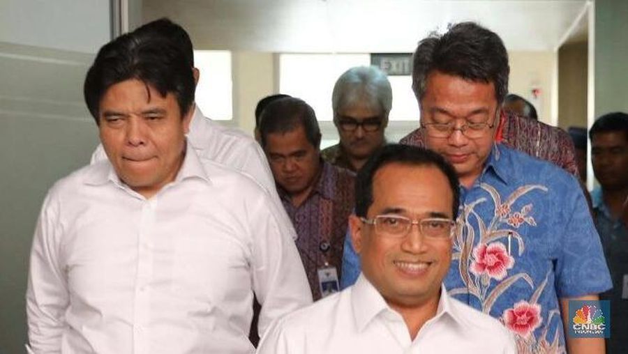 Menteri Perhubungan Budi Karya Sumadi menargetkan lelang 6.000 proyek di kementeriannya dapat selesai dilelang Maret 2018.