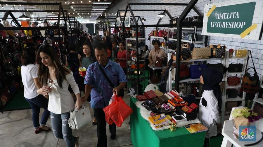 Nia Ramadhani akan membuka toko roti perdananya di Makassar, Sulawesi Selatan.