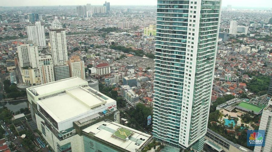 Suasana gedung bertingkat di Jakarta, Senin (5/2/2018). Tahun ini, bank Indonesia memperkirakan ekonomi akan tumbuh lebih baik dibandingkan dari tahun lalu di kisaran 5,1 hingga 5,5 persen seiring membaiknya perekonomian global. (CNBC Indonesia/ Andrean Kristianto)
