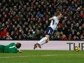 Pemain Liverpool Ledek Harry Kane dalam Duel Lawan Salah