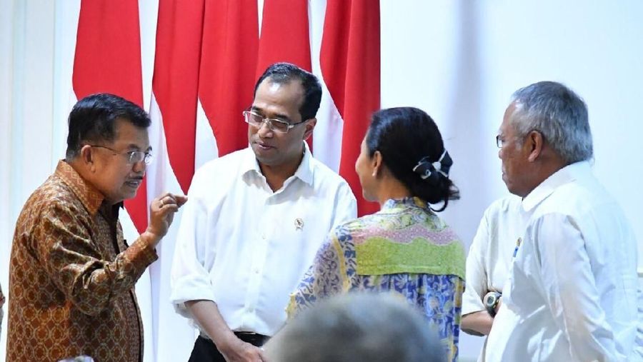 Presiden Joko Widodo meminta jajarannya untuk menyelesaikan penyusunan kebijakan peta tunggal (one map policy) sesuai tenggat pada 2019.
