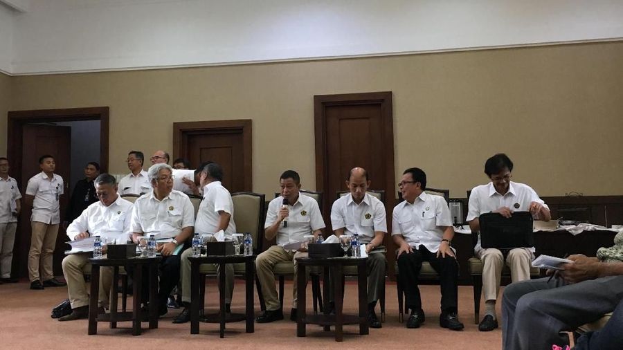 Wakil Menteri ESDM Arcandra Tahar menyebut pekan ini akan ada penandatanganan empat blok migas yang masa kontraknya habis (terminasi) pada tahun 2019.
