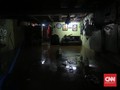 Banjir di Jati Padang Belum Surut, Warga Bertahan di Rumah