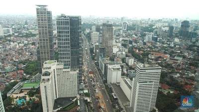 Suasana gedung bertingkat di Jakarta, Senin (5/2/2018). Tahun ini, bank Indonesia memperkirakan ekonomi akan tumbuh lebih baik dibandingkan dari tahun lalu di kisaran 5,1 hingga 5,5 persen seiring membaiknya perekonomian global. (CNBC Indonesia/ Andrean Kristianto)