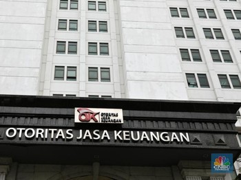 Ekonom Indef: Baru 7 Tahun, Terlalu Dini 'Bubarkan' OJK
