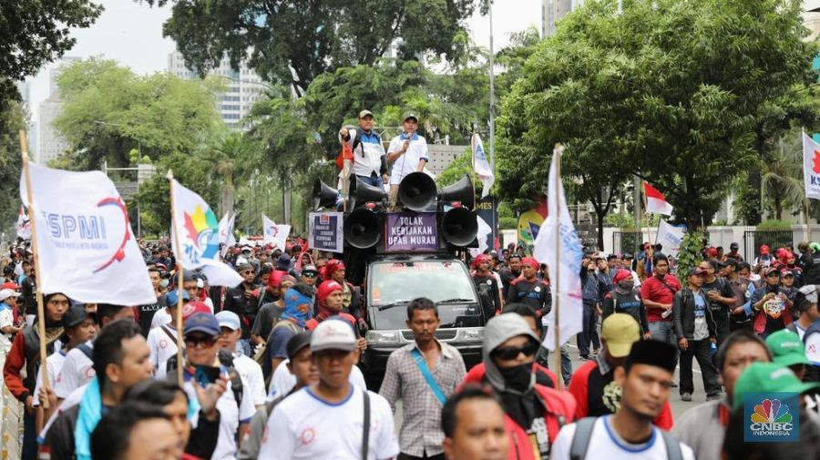 KSPI menolak rencana revisi UU ketenagakerjaan yang digulirkan pengusaha dan ditangkap pemerintah.