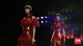 Bersama dengan Cristina Panarese, sang istri, Sebastian Gunawan atau Seba menghadirkan 63 koleksi busana yang bertajuk Blissful Blossom. (CNN Indonesia/Andry Novelino)