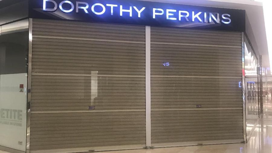 Ritel busana asal Inggris, Dorothy Perkins, resmi ditutup. Sementara, gerai New Look mulai memberikan diskon besar-besaran.