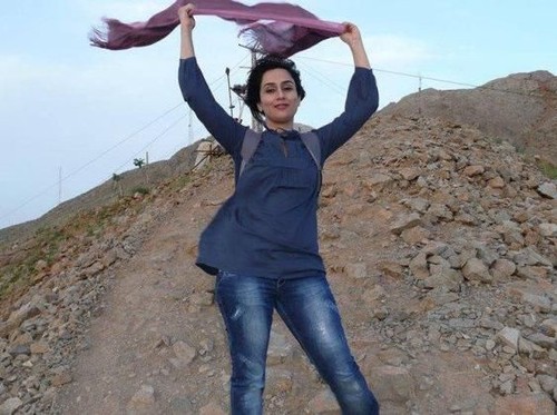 Lepas Jilbab Depan Umum, Wanita Iran ini Dipenjara 20 Tahun Lepas Jilbab Depan Umum, Wanita Iran ini Dipenjara 20 Tahun