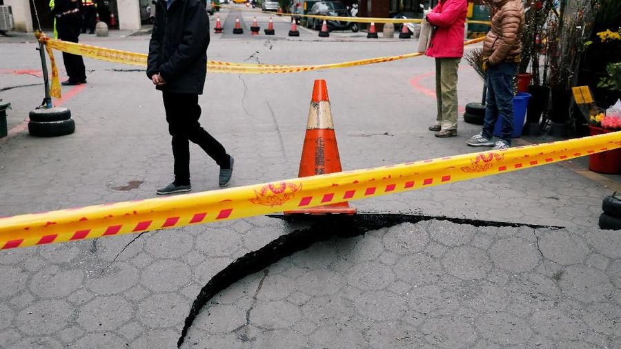 Bencana gempa bumi berskala 6.4 yang menimpa di kawasan Hualine, Taiwan ini menewaskan 4 orang dan 60 orang yang hilang.
