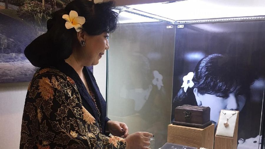 Kali ini perancang kebaya ternama Anne Avantie ikut buka suara membela Agnez Mo