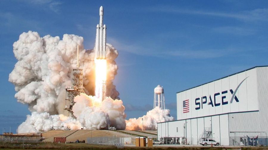 SpaceX memberi valuasi perusahaan senilai US$26 miliar (Rp 357,7 triliun).