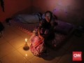 FOTO: Dalam Gelap dan Dingin Para Pengungsi Bersabar