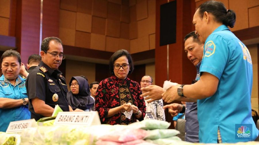 Badan Narkotika Nasional (BNN) bersama Ditjen Bea-Cukai kembali mengamankan 110,84 kilogram sabu dan 18.300 butir ekstasi.