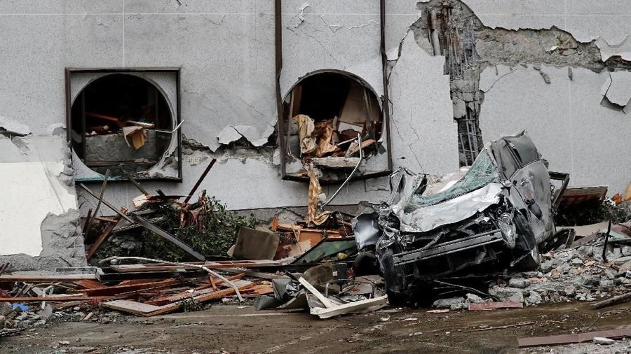 Wreckage of a car lies outside a damaged hotel after an earthquake hit Hualien, Taiwan February 7, 2018. REUTERS/Tyrone Siu