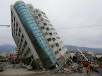 Gempa Dahsyat Taiwan Buat Kondisi Gedung Tinggi Ini Miring