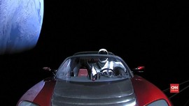 VIDEO: Imajinasi Elon Musk Antar Tesla ke Luar Angkasa