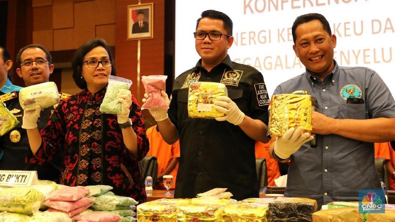 Badan Narkotika Nasional (BNN) bersama Ditjen Bea-Cukai kembali mengamankan 110,84 kilogram sabu dan 18.300 butir ekstasi.