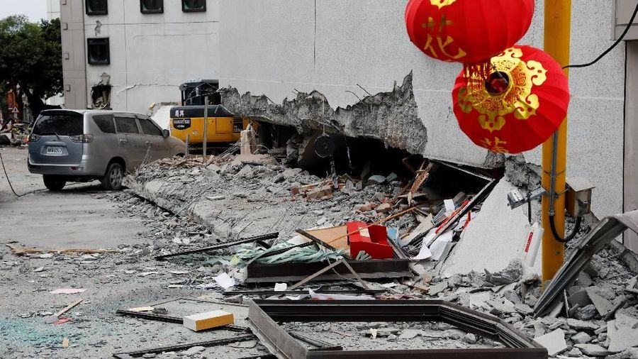 Bencana gempa bumi berskala 6.4 yang menimpa di kawasan Hualine, Taiwan ini menewaskan 4 orang dan 60 orang yang hilang.