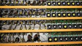 Area pabrik kertas di Quebec, Kanada 'disulap' menjadi pusat penambangan mata uang kripto (cryptocurrency) di tengah tren Bitcoin. (dok. REUTERS/Christinne Muschi)