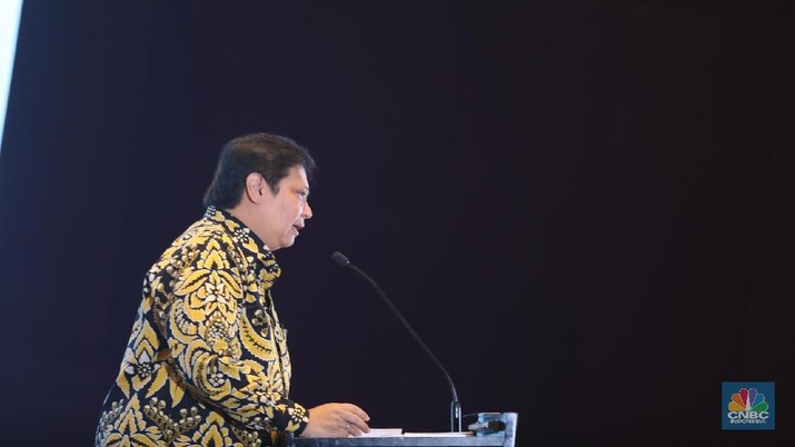 Menteri Perindustrian, Airlangga Hartarto memberikan sambutan dalam acara soft launching CNBC Indonesia di Hotel Raffles, Jakarta, Kamis (8/2/2018). (CNBC Indonesia/ Muhammad Sabki)