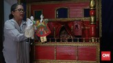 Ibu Woro Mastuti merupakan salah satu pemerhati dan pelestari sejarah budaya kaum peranakan di Indonesia (China-Jawa). Ia menghidupkan kembali budaya kombinasi etnis China dan Jawa, dengan memperkenalkan Wayang Kulit dan Wayang Potehi kepada anak-anak muda bangsa Indonesia. (CNN Indonesia/Andry Novelino)