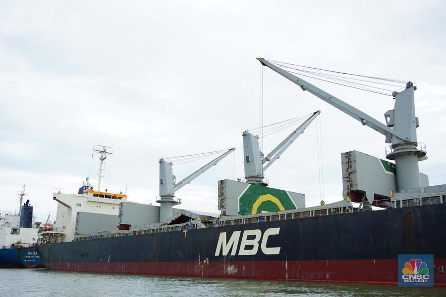 Kapal Tangker Minyak Nusa Kambangan