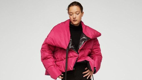 7 Jaket Kekinian yang Cocok Dipakai Saat Musim Hujan 1 7 Jaket Kekinian yang Cocok Dipakai Saat Musim Hujan 1