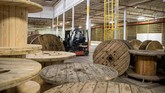 Alih fungsi ruang ini menawarkan potensi pemasukan baru bagi industri kehutanan di tengah menurunnya permintaan produksi. (dok. REUTERS/Christinne Muschi)