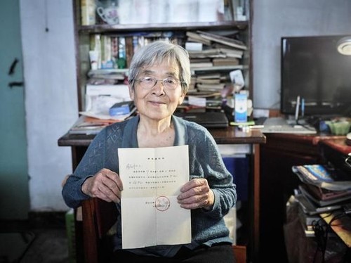 Tak Pernah Terlalu Tua untuk Belajar, Wanita Ini Raih Gelar Sarjana Usia 81 Tak Pernah Terlalu Tua untuk Belajar, Wanita Ini Raih Gelar Sarjana Usia 81