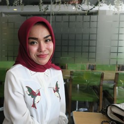 Dari Tertipu di Bisnis Umrah Rp 10 M, Medina Zain Bangkit