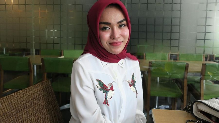 Medina baru saja mengalami kerugian karena ditipu karyawan sendiri.