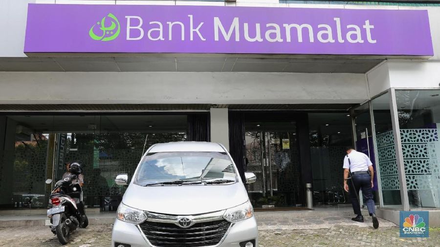 Menteri Keuangan Sri Mulyani Indrawati masih melihat secara seksama kondisi PT Bank Muamalat Indonesia Tbk