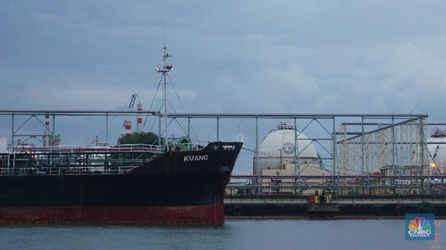 Minyak Masih Tertekan Amerika-Venezuela, Brent Bertahan di US$60