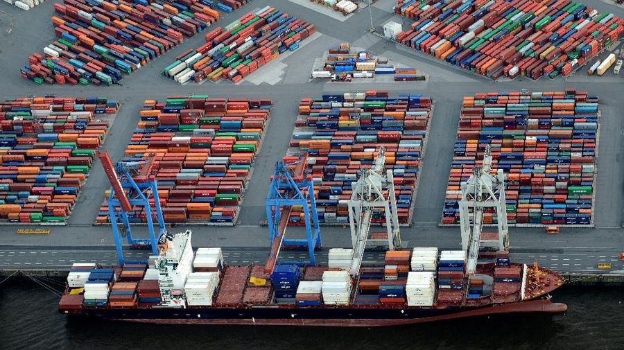 FILE PHOTO: A container ship is loaded at a terminal in the harbour of Hamburg, Germany September 23, 2012.     REUTERS/Fabian Bimmer/File Photo