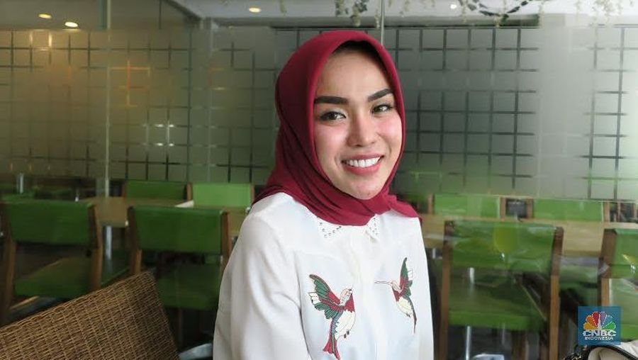 Medina Zein meninggalkan sekolahnya di akademi kebidanan dan memilih memantapkan hati sebagai entrepreneur