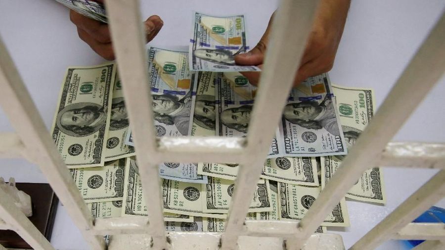 Greenback memang tengah menguat, karena imbal hasil obligasi pemerintah Negeri Paman Sam yang semakin menarik.