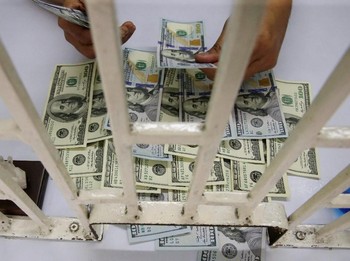 Dolar AS Melemah, Tapi Rupiah Tetap Terlemah Kedua di Asia