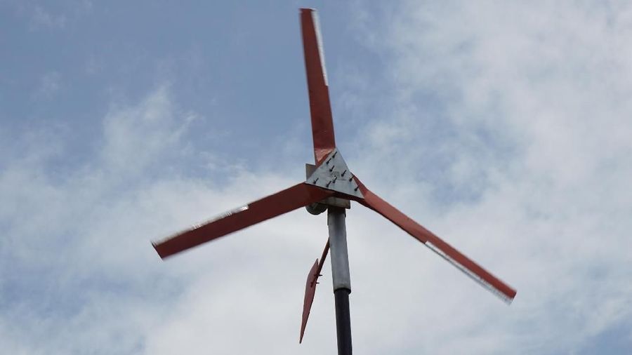 The International Institute for Sustainable Development (IISD) menilai target bauran energi baru dan terbarukan sebesar 23% di 2025 dinilai tidak akan tercapai.