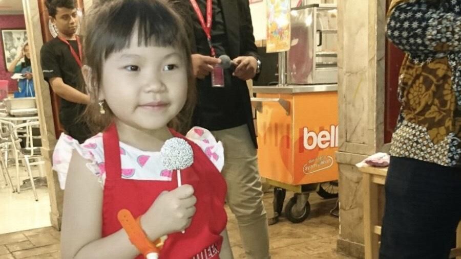 Keahlian memasak tidak hanya untuk orang dewasa, anak-anak zaman sekarang juga sudah banyak yang handal mengolah makanan.
