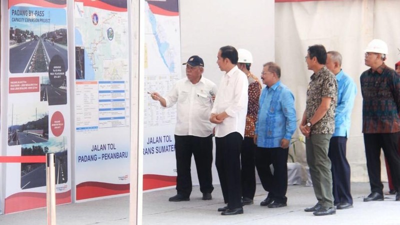 Pembangunan Jalan Tol Padang - Pekanbaru sepanjang 244 km ditargetkan selesai tahun 2023.